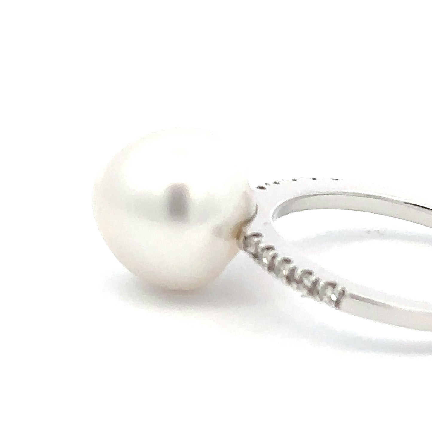 18ct white gold white southsea pearl ring with diamond shoulders size L Ring Gellner   